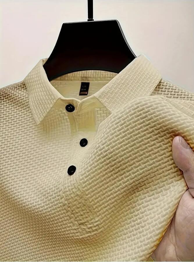 Everyday Polo in beige, close-up of the knit