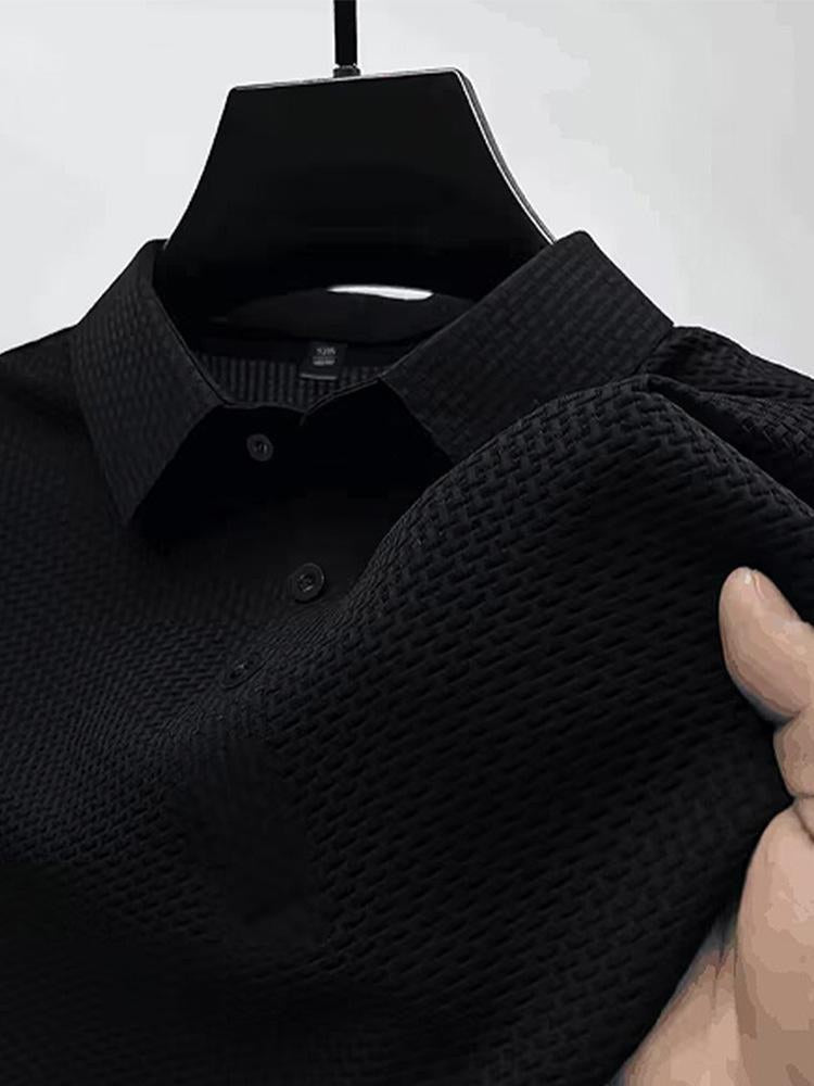 Everyday Polo in black, close-up of the knit