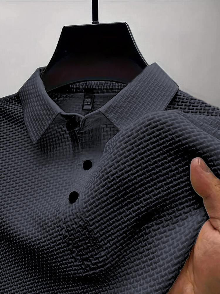 Everyday Polo in dark grey, close-up of the knit