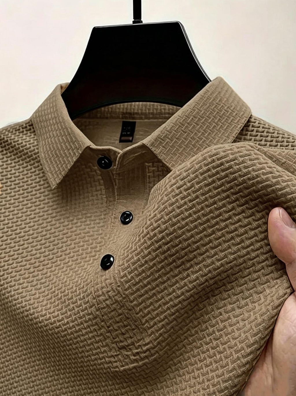 Everyday Polo in khaki, close-up of the knit