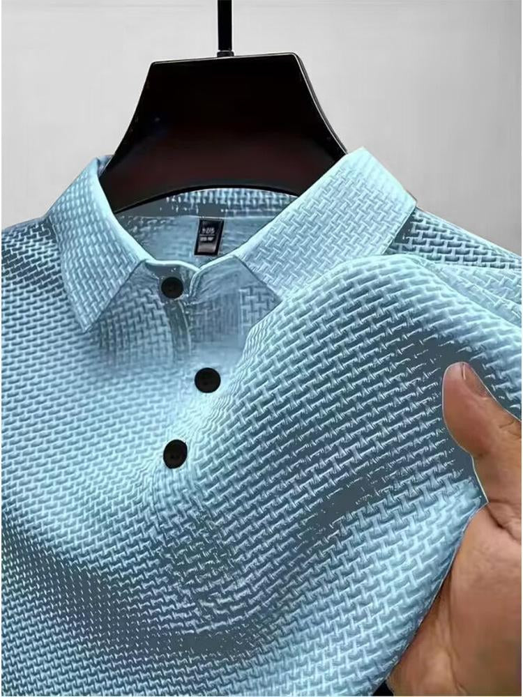 Everyday Polo in light blue, close-up of the knit