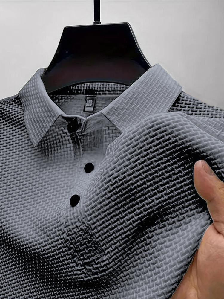 Everyday Polo in light grey, close-up of the knit