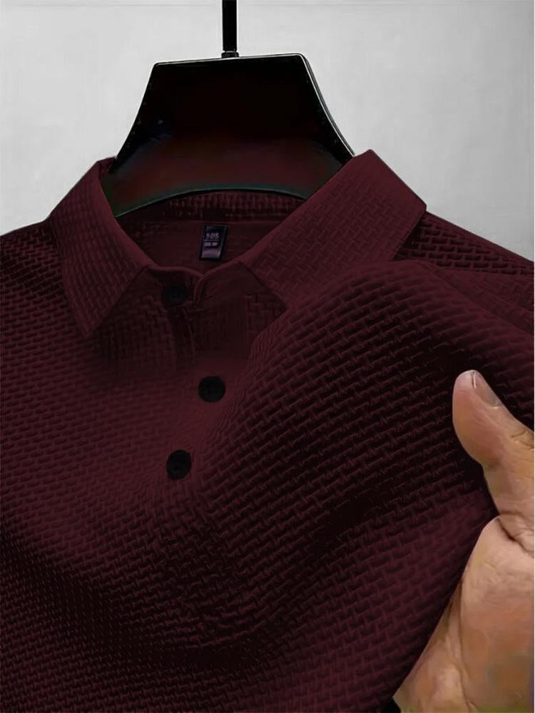 Everyday Polo in wine red, close-up of the knit